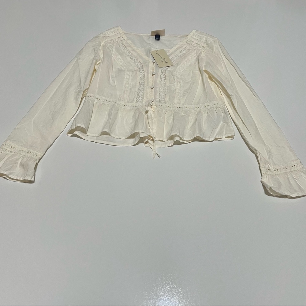 NWT Universal Thread Women's Ruffle Long Sleeve Lace Trim Blouse- Cream (S) - Picture 3 of 9
